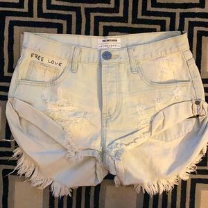 The Bandits in Le Surf One Teaspoon